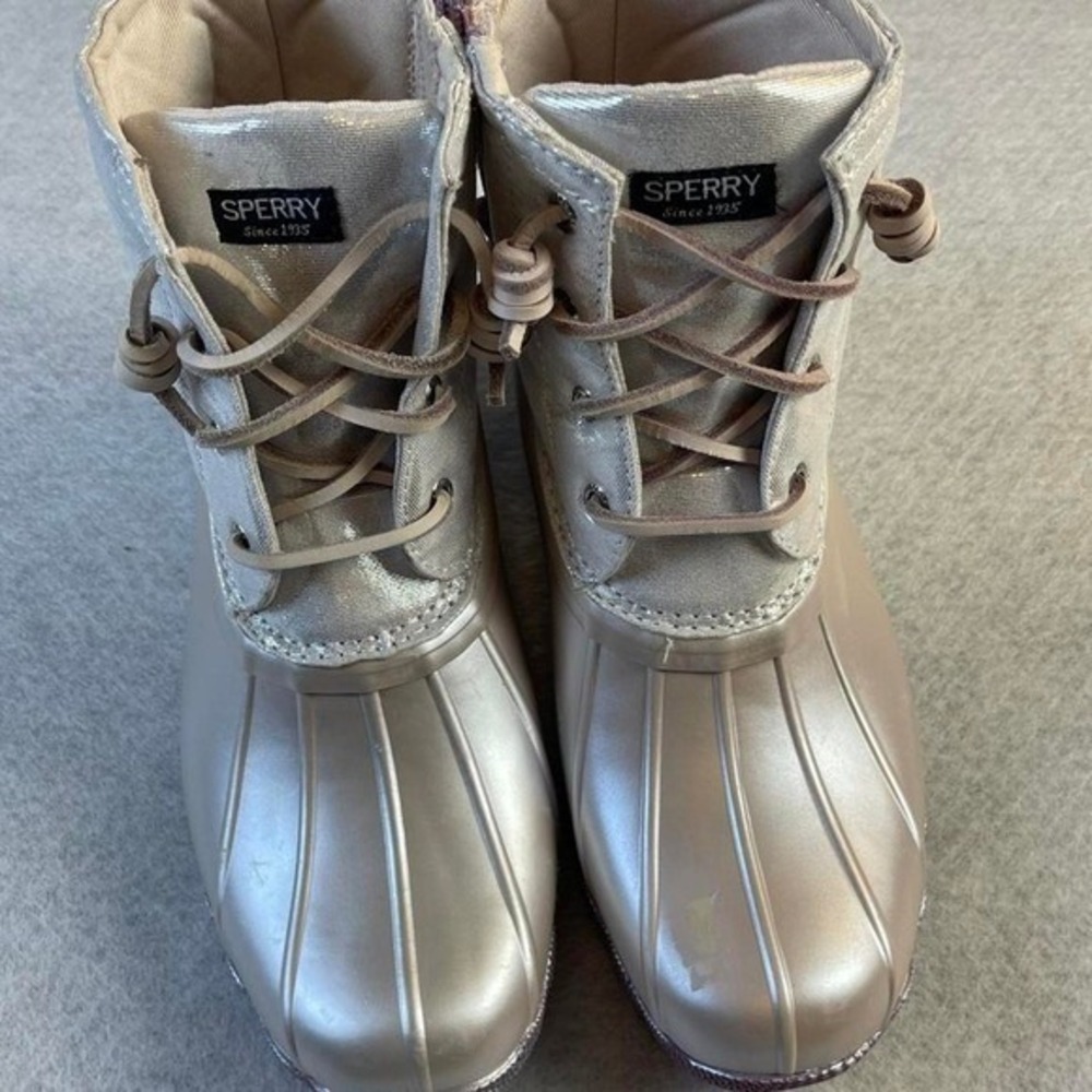 Sperry saltwater Women's Silver lavender Metallic LaceUp Waterproof Duck Boots4M